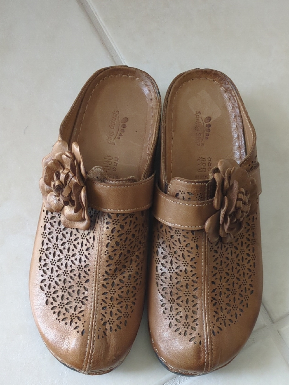 Spring Step Lilibean Women’s Tan 3D Floral Leather Slip-On Clog Sz 37